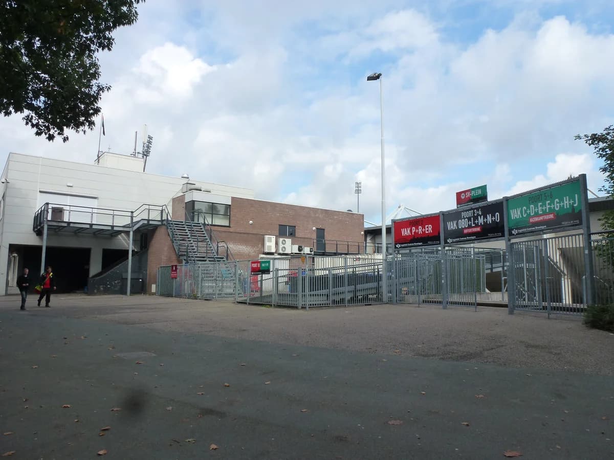 Nijmegen Goffertstadion, hoofdingang zijkant zuid